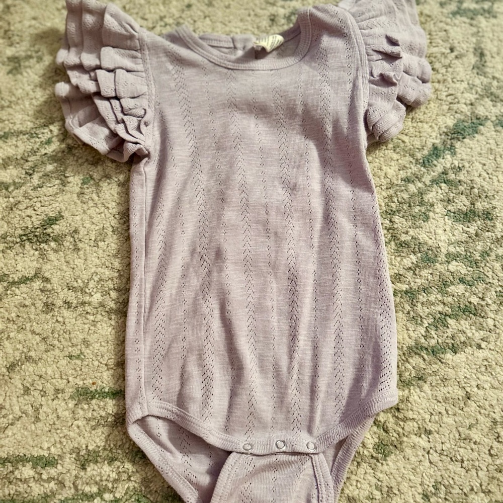 Kq lavender bodysuit 6/12